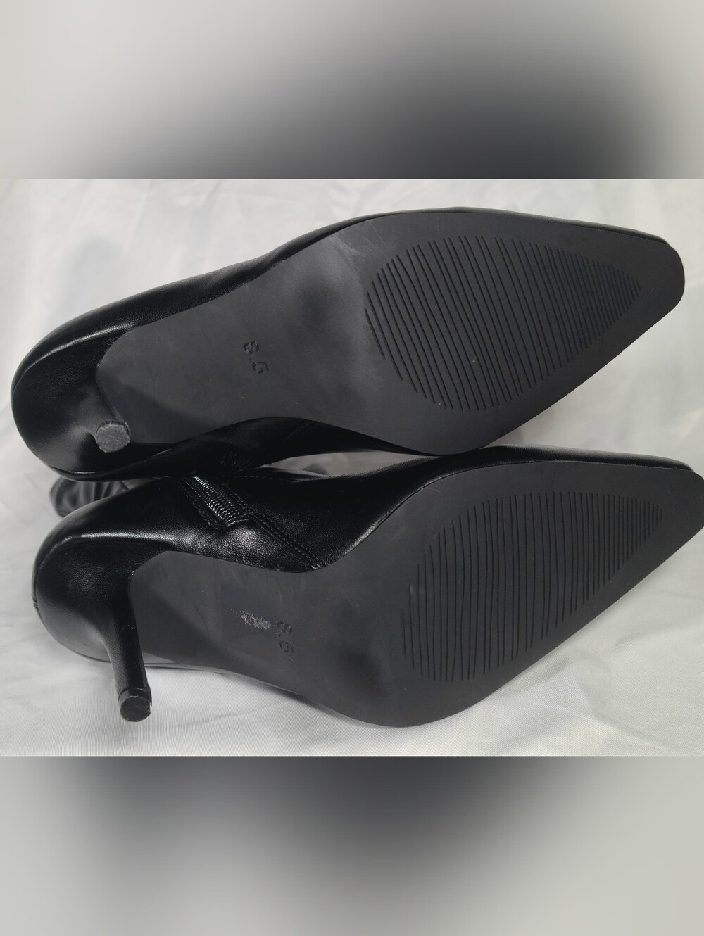 Sleek Black Pointed Toe Stiletto Ankle Boots with Side Zip - Picture 3 of 6
